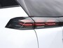 Peugeot 2008 1.2 Hybrid 136 Allure Automaat | Voorraad deal! | Navigatie | Achteruitrijcamera | Cruise Control | Elektrisch inklapbare spiegels | Led koplampen | Donker getint glas | 17" lichtmetalen velgen |