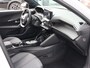 Peugeot 2008 1.2 Hybrid 136 Allure Automaat | Voorraad deal! | Navigatie | Achteruitrijcamera | Cruise Control | Elektrisch inklapbare spiegels | Led koplampen | Donker getint glas | 17" lichtmetalen velgen |