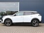 Peugeot 2008 1.2 Hybrid 136 Allure Automaat | Voorraad deal! | Navigatie | Achteruitrijcamera | Cruise Control | Elektrisch inklapbare spiegels | Led koplampen | Donker getint glas | 17" lichtmetalen velgen |