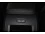 Volvo XC60 T6 Recharge AWD Plus Dark - LONG RANGE - Panorama/schuifdak - IntelliSafe Assist & Surround - 360º Camera - Harman/Kardon audio - Adaptieve LED koplampen - Verwarmde voorstoelen, stuur & achterbank - Parkeersensoren voor & achter - Elektr. bedienb. voorstoelen met geheugen - Draadloze tel. lader - Extra getint glas - Elektr. inklapbare trekhaak - 19' LMV