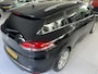 Renault Clio Estate 0.9 TCe Limited Airco - Cruise control - Parkeersensoren achter - Navigatie full map - Mistlampen voor - Lederen stuurwiel - Dakrails