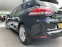 Renault Clio Estate 0.9 TCe Limited Airco - Cruise control - Parkeersensoren achter - Navigatie full map - Mistlampen voor - Lederen stuurwiel - Dakrails