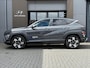 Hyundai Kona 1.6 GDI HEV Premium / Demo Actie / Leder / Elek. Bedienbare Voorstoelen / Stoel- & Stuurverwarming / Stoelverkoeling / 360 Camera /