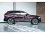 Volvo XC60 2.0 T6 Plug-in hybrid AWD Plus Dark | Nieuw model | Panoramadak | Head-up display | Longe range | Harman Kardon Premium Audio | 360° parkeercamera | Stoelverwarming | Parkeersensoren voor + achter | Google infotainment | Parkeerverwarming |