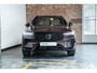 Volvo XC60 T6 Plug-in hybrid AWD Plus Dark |  Panoramadak | Head-up display | Long range | Premium audio by Harman Kardon  | 360° parkeercamera | Verwarmbare voorstoelen, achterbank en stuurwiel | Parkeersensoren voor + achter | Google infotainment | Parkeerverwarming |