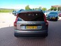 Dacia Jogger 1.6 Hybrid 140 Extreme 7p. Automaat, Airco(automatisch), Carplay/Android auto, Navigatie, Parkeersensoren, Camera, Cruise control, Stoelverwarming, Dode hoek detector, Elektrische ramen en spiegels, Keyless, Regensensor, Dimlicht automatisch, 1e eigenaar, Dealer onderhouden, Fabrieksgarantie!!