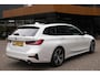 BMW 3-Serie Touring 320e Business Edition Plus/M-Pakket/Pano/Trekhaa/Stoelverwarming/Carplay/Leder