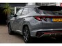 Hyundai Tucson 1.6 T-GDI PHEV Plug in hybride N Line 4WD*Fabrieksg.t/m09-2026*Perfect Onderh.*ACC/N-Line/Half Leder/Stoelverw./Stuurverw./Krell/Dodehoek/Rijstrook/LED/Camera/Elek. Klep/Parkeersens.V+A/19 inch LM*