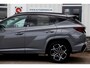 Hyundai Tucson 1.6 T-GDI PHEV Plug in hybride N Line 4WD*Fabrieksg.t/m09-2026*Perfect Onderh.*ACC/N-Line/Half Leder/Stoelverw./Stuurverw./Krell/Dodehoek/Rijstrook/LED/Camera/Elek. Klep/Parkeersens.V+A/19 inch LM*