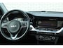Kia e-Niro Elektrisch ExecutiveLine 64 kWh | Camera | Stoelverwarming voor èn achter | Stoelventilatie | Carplay | Stuurverwarming | 3 fase laadsysteem