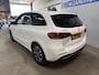 Mercedes-Benz B-klasse 200 Business Solution // autom. // Apple Carplay // Nl Auto // Trekhaak wegkl.