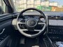 Hyundai Tucson 1.6 T-GDI PHEV Premium 4WD SoH 99% NL-Auto, 1350kg Trekgewicht! | Vol-Leder | Digitaal Instrumentenpaneel | Adapt. Cruise Control | Apple Carplay/Android Auto | Stoelverwarming | Dodehoek Detectie | 360° Camera | Rijklaarprijs!