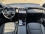 Hyundai Tucson 1.6 T-GDI PHEV Premium 4WD SoH 99% NL-Auto, 1350kg Trekgewicht! | Vol-Leder | Digitaal Instrumentenpaneel | Adapt. Cruise Control | Apple Carplay/Android Auto | Stoelverwarming | Dodehoek Detectie | 360° Camera | Rijklaarprijs!
