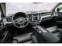 Volvo XC60 2.0 T6 Plug-in hybrid AWD Ultimate Dark | Luchtvering | Trekhaak | Head-up display | Bowers & Wilkins | Panoramisch schuif-/kantel dak | Adaptive cruise control | BLIS | Stoel/Stuurverwarming |