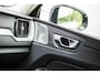 Volvo XC60 2.0 T6 Plug-in hybrid AWD Ultimate Dark | Luchtvering | Trekhaak | Head-up display | Bowers & Wilkins | Panoramisch schuif-/kantel dak | Adaptive cruise control | BLIS | Stoel/Stuurverwarming |