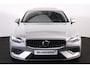 Volvo S60 Recharge T6 AWD Ultimate Bright - Panorama/schuifdak - IntelliSafe Assist & Surround - 360º Camera - Adaptieve LED koplampen - Verwarmde voorstoelen, stuur & achterbank - Parkeersensoren voor & achter - Elektr. bedienb. voorstoelen met geheugen - Head up display - Elektr. inklapbare trekhaak - 19' LMV