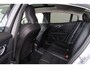 Volvo S60 Recharge T6 AWD Ultimate Bright - Panorama/schuifdak - IntelliSafe Assist & Surround - 360º Camera - Adaptieve LED koplampen - Verwarmde voorstoelen, stuur & achterbank - Parkeersensoren voor & achter - Elektr. bedienb. voorstoelen met geheugen - Head up display - Elektr. inklapbare trekhaak - 19' LMV