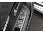 Peugeot 208 € 2500 Voorraad Voordeel | Allure 1.2 Hybrid | 16" Lichtmetalen velgen 'ELBORN' | Climate Control | Dashboard en deurpanelen in kunststof met carboneffect