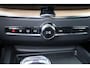 Volvo XC60 T8 Recharge AWD Ultra Dark - LONG RANGE - Panorama/schuifdak - IntelliSafe Assist & Surround - 360º Camera - Harman/Kardon audio - Adaptieve LED koplampen - Verwarmde voorstoelen, stuur & achterbank - Parkeersensoren voor & achter - Elektr. bedienb. voorstoelen met geheugen - Head up display - Draadloze tel. lader - Extra getint glas - 20' LMV