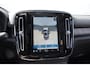 Volvo XC40 408PK Automaat Recharge Twin Ultimate / Adaptieve cruise control/ Panoramadak/ Elektrische stoelen met geheugen/ BLIS/ Elektrische achterklep/ Parkeersensoren met 360 Camera/ Stoel en stuurwielverwarming/ Mistlampen/ Luxe bekleding/ 20" Velgen/ Harman kardon audio/ Apple carplay