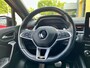 Renault Captur 1.3 Mild Hybrid 140 EDC R.S. Line | Automaat | Intelligent Adaptive Cruise | Stuurverwarming | Dodehoek | Camera + Sensoren | Climate Control | Navigatie | Reservewiel | Apple CarPlay/Android Auto