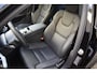Volvo V60 T6 350PK Automaat Plug-in Hybrid AWD Plus Dark / Navigatie / Camera / Adaptieve Cruise Control / Elektrische Stoelen / Leder / LM Velgen /
