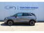 Opel Crossland 1.2-110pk Turbo 'Elegance'. Mooie en luxe hoogzitter met weinig km's ! Volautm. airco dual, cruise control, camera, comfortstoelen, metallic lak,  LM wielen, navigatie, telefoonvoorb., lane- en side assist, parkeersensoren v+a,  LED verlichting  etc.