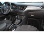 Opel Crossland 1.2-110pk Turbo 'Elegance'. Mooie en luxe hoogzitter met weinig km's ! Volautm. airco dual, cruise control, camera, comfortstoelen, metallic lak,  LM wielen, navigatie, telefoonvoorb., lane- en side assist, parkeersensoren v+a,  LED verlichting  etc.