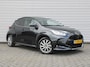 Mazda 2 Hybrid 1.5 Select | 16" LM | Stoel- & stuurverwarming | HUD | Camera | Dodehoek sensor | Clima | Apple Carplay/Android Auto |