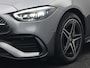Mercedes-Benz C-klasse Estate 300 e AMG Night Plug In Hybrid 320pk Dealer O.H. NIEUW MODEL PHEV | Panodak | Trekhaak af Fabriek | Alcantara Sportstoelen Verwarmd | Sfeerverlichting | Navigatie | Apple Carplay | Virtual | Camera | DAB |