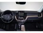 Volvo XC60 T8 Recharge AWD Ultra Dark - LONG RANGE - Panorama/schuifdak - IntelliSafe Assist & Surround - 360º Camera - Harman/Kardon audio - Adaptieve LED koplampen - Verwarmde voorstoelen, stuur & achterbank - Parkeersensoren voor & achter - Elektr. bedienb. voorstoelen met geheugen - Head up display - Draadloze tel. lader - Extra getint glas - 20' LMV
