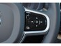 Volvo XC60 T8 Recharge AWD Ultra Dark - Panorama/schuifdak - IntelliSafe Assist & Surround - 360º Camera - Harman/Kardon audio - Adaptieve LED koplampen - Verwarmde voorstoelen, stuur & achterbank - Parkeersensoren voor & achter - Elektr. bedienb. voorstoelen met geheugen - Head up display - Draadloze tel. lader - Extra getint glas - 20' LMV