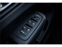 Volvo XC60 2.0 T6 Plug-in hybrid AWD Ultimate Black Edition ** Trekhaak ** Ventilatie ** Panodak ** B&W ** 12-2024!!
