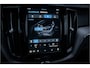 Volvo XC60 2.0 T6 Plug-in hybrid AWD Ultimate Black Edition ** Trekhaak ** Ventilatie ** Panodak ** B&W ** 12-2024!!