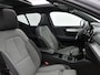 Volvo XC40 1.5 T2 Momentum Pro | PANORAMADAK | LED VERLICHTING | STOELVERWARMING | STUURWIELVERWARMING |