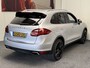 Porsche Cayenne 3.0 V6 HYBRID 333 PK LUCHTVERING LEDER NAVIGATIE CRUISE CONTROL CLIMATE CONTROL ACHTERUITRIJCAMERA PDC XENON ZEER MOOI !!