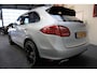 Porsche Cayenne 3.0 V6 HYBRID 333 PK LUCHTVERING LEDER NAVIGATIE CRUISE CONTROL CLIMATE CONTROL ACHTERUITRIJCAMERA PDC XENON ZEER MOOI !! Brgl