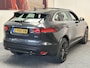 Jaguar F-Pace 3.0 S/C PORTFOLIO AWD 35T LEDER NAVIGATIE CRUISE CONTROL PANORAMA SCHUIF/KANTELDAK MULTIMEDIA VOORBEREIDING RIJSTROOKSENSOREN DODEHOEKSENSOREN ACHTERUITRIJCAMERA ZEER MOOI !! Brgl