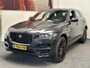 Jaguar F-Pace 3.0 S/C PORTFOLIO AWD 35T LEDER NAVIGATIE CRUISE CONTROL PANORAMA SCHUIF/KANTELDAK MULTIMEDIA VOORBEREIDING RIJSTROOKSENSOREN DODEHOEKSENSOREN ACHTERUITRIJCAMERA ZEER MOOI !! Brgl