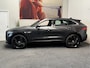 Jaguar F-Pace 3.0 S/C PORTFOLIO AWD 35T LEDER NAVIGATIE CRUISE CONTROL PANORAMA SCHUIF/KANTELDAK MULTIMEDIA VOORBEREIDING RIJSTROOKSENSOREN DODEHOEKSENSOREN ACHTERUITRIJCAMERA ZEER MOOI !! Brgl