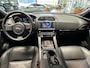 Jaguar F-Pace 3.0 S/C PORTFOLIO AWD 35T LEDER NAVIGATIE CRUISE CONTROL PANORAMA SCHUIF/KANTELDAK MULTIMEDIA VOORBEREIDING RIJSTROOKSENSOREN DODEHOEKSENSOREN ACHTERUITRIJCAMERA ZEER MOOI !! Brgl