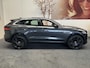 Jaguar F-Pace 3.0 S/C PORTFOLIO AWD 35T LEDER NAVIGATIE CRUISE CONTROL PANORAMA SCHUIF/KANTELDAK MULTIMEDIA VOORBEREIDING RIJSTROOKSENSOREN DODEHOEKSENSOREN ACHTERUITRIJCAMERA ZEER MOOI !! Brgl