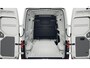 Volkswagen Crafter Highline L3H3 177pk 8-traps automaat GVW 3.0T Volkswagen Crafter L3 2.0 TDI EU6 177PK  Highline GVW 3.0T WB 3640 MM | Airco | Trekhaak | Bijrijdersbank | Cruise | Camera