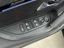 Peugeot e-2008 EV GT 54 kWh | 400km Actieradius | Elektrisch Verstelbare Stoel | Camera Rondom | Adaptive Cruise | Stoelverwarming | Navigatie | Draadloos AppleCarplay/AndroidAuto | Dodehoekdetectie