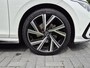 Volkswagen Golf 1.5 eTSI R-Line Automaat / Apple Carplay Android Auto / LED-lichtpakket / Virtual Cockpit / Achterruitrijcamera / Navigatie / Adaptief CC / Climate control /