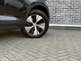 Volvo XC40 T2 Momentum | Trekhaak | 18 inch Lichtmetalen Velgen | Navigatie | Apple CarPlay & Android Auto | Parkeersensoren Voor en Achter | Parkeercamera |