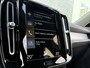 Volvo XC40 T2 Momentum | Trekhaak | 18 inch Lichtmetalen Velgen | Navigatie | Apple CarPlay & Android Auto | Parkeersensoren Voor en Achter | Parkeercamera |