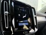 Volvo XC40 T2 Momentum | Trekhaak | 18 inch Lichtmetalen Velgen | Navigatie | Apple CarPlay & Android Auto | Parkeersensoren Voor en Achter | Parkeercamera |