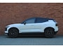 Volvo EX30 Cross Country Twin Motor Performance Ultra 69 kWh Panoramadak | Stoel- stuurwielverwarming | Harman Kardon | Extra getint glas achter
