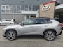 Toyota RAV4 2.5 Plug-in Hybrid AWD Bi-Tone Plus STOEL/STUURVERW STOELVENT NAVI 360-CAMERA PARKSENSOREN HEAD-UP APPLE/ANDROID LEDER BLINDSPOT EL-STOEL+GEHEUGEN JBL-AUDIO EL-ACHTERKLEP 19"LMV